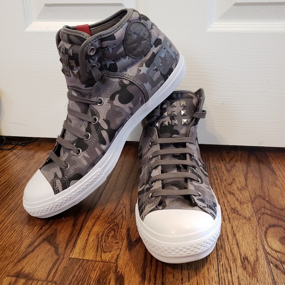 wiz khalifa chuck taylors